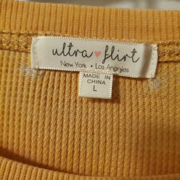 Womens Graphic Tee NWT - Picture 2 of 3